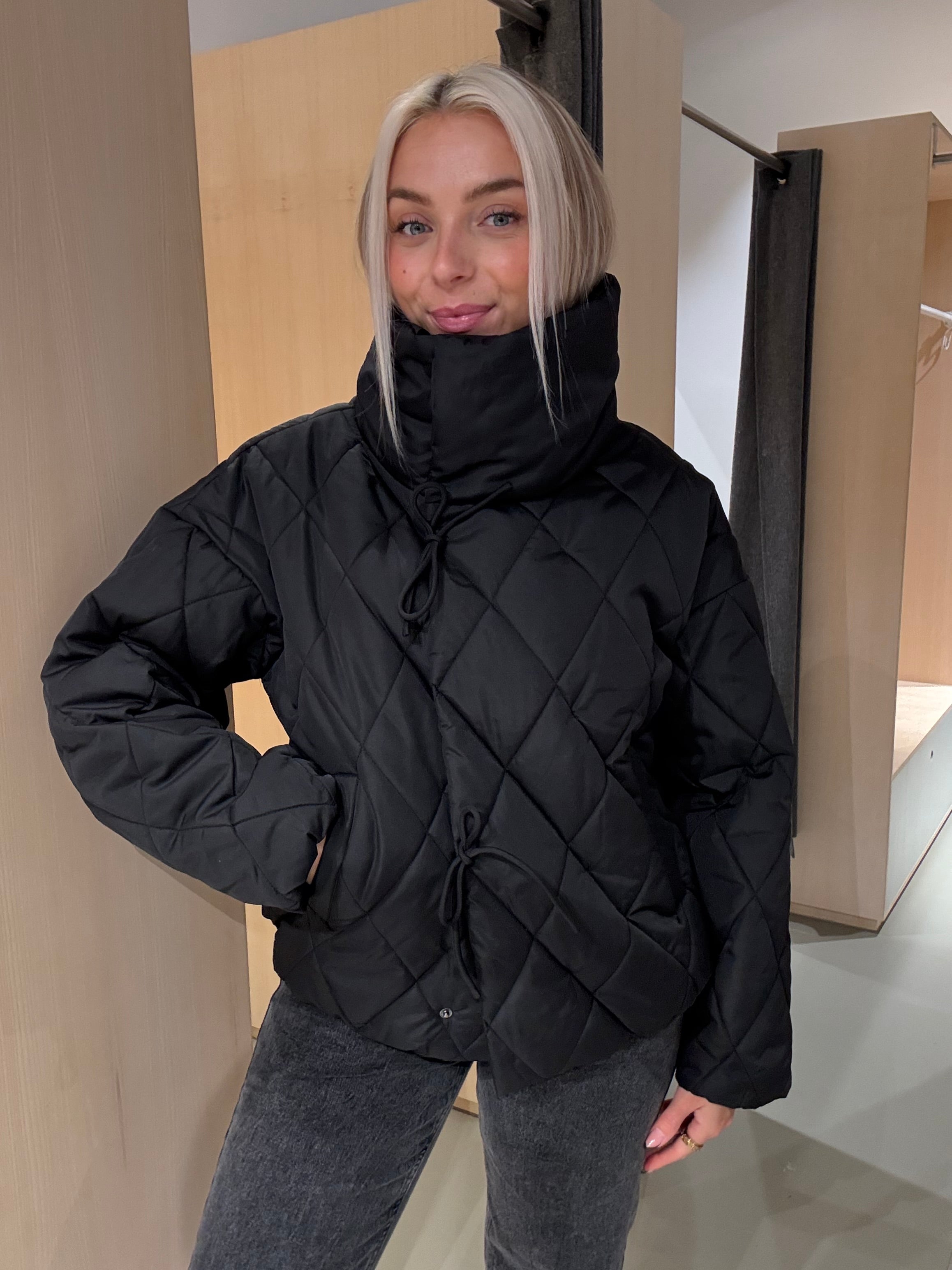 VIBUMBLE Jacket - Black Beauty